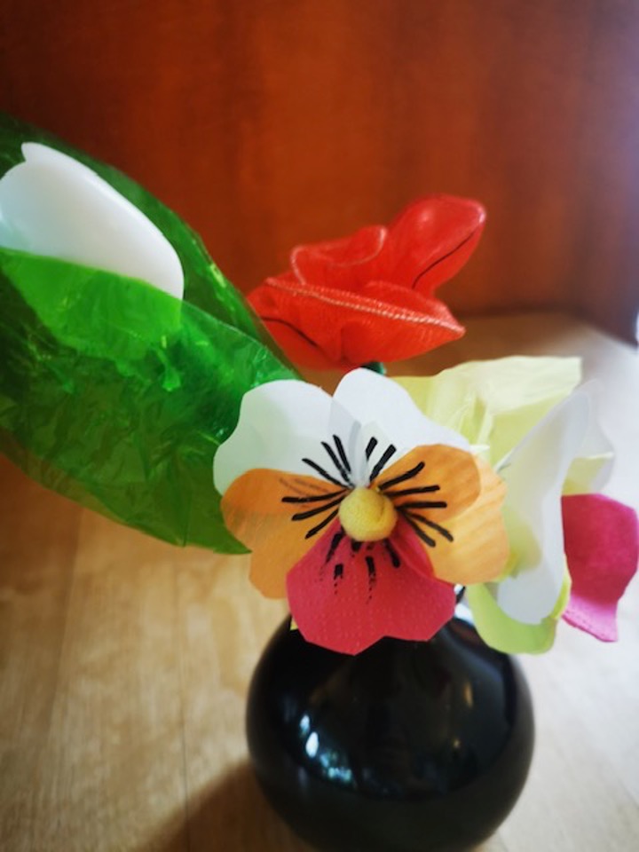 Blumen aus Kreppband